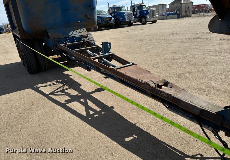 image for item NU9492 1982 Clement  end dump pup trailer