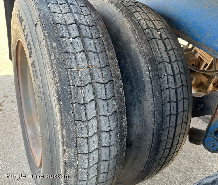 image for item NU9492 1982 Clement  end dump pup trailer