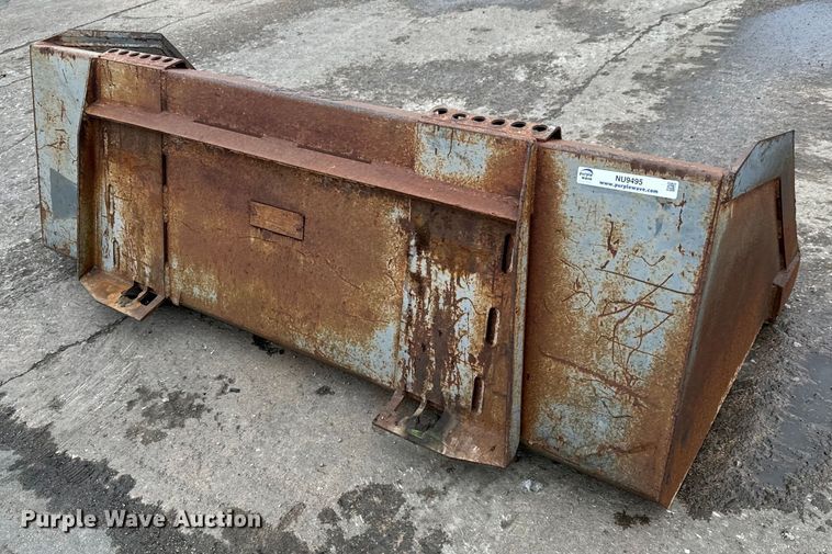 image for item NU9495 Melroe skid steer bucket