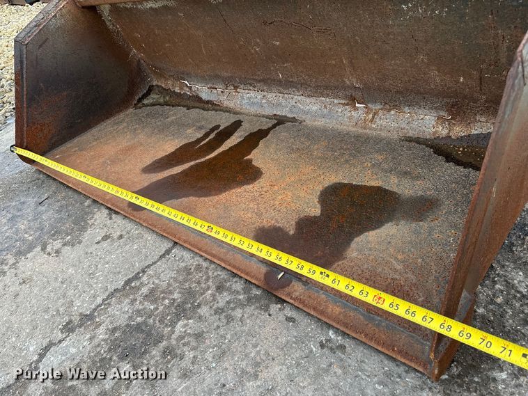 image for item NU9495 Melroe skid steer bucket