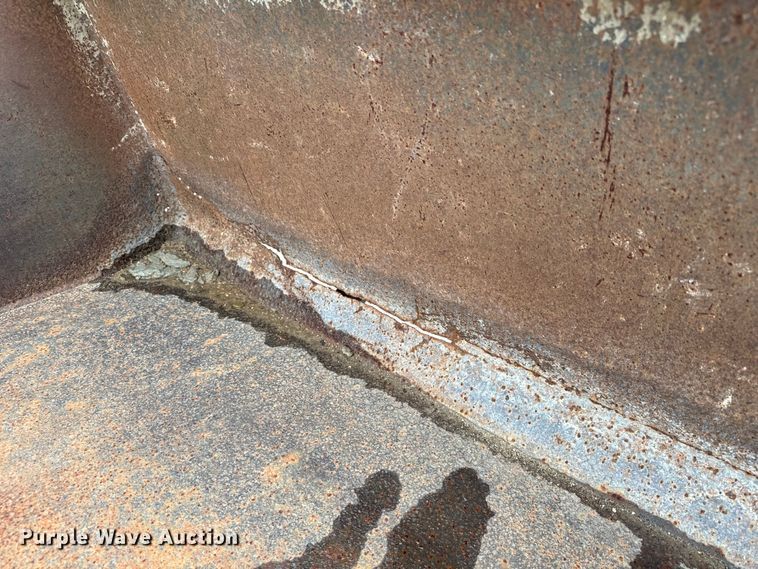 image for item NU9495 Melroe skid steer bucket