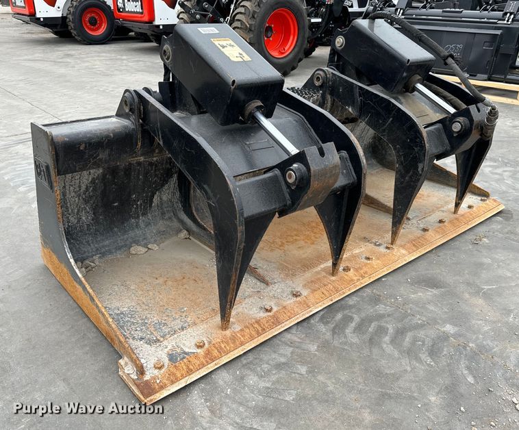 image for item NU9497 2013 Caterpillar  skid steer grapple bucket