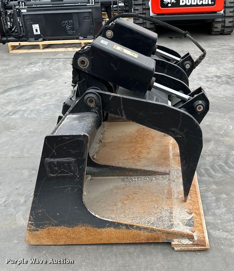 image for item NU9497 2013 Caterpillar  skid steer grapple bucket