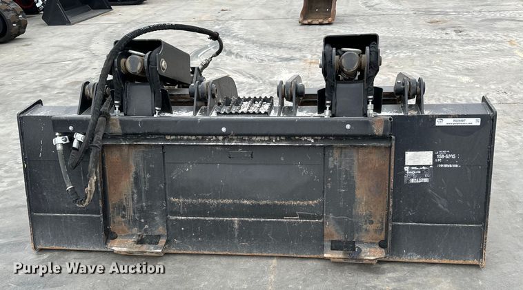 image for item NU9497 2013 Caterpillar  skid steer grapple bucket