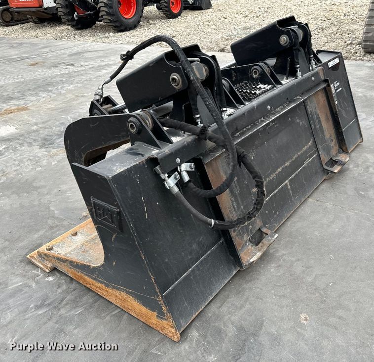 image for item NU9497 2013 Caterpillar  skid steer grapple bucket