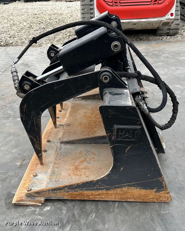 image for item NU9497 2013 Caterpillar  skid steer grapple bucket