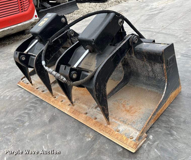 image for item NU9497 2013 Caterpillar  skid steer grapple bucket