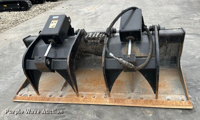 image for item NU9497 2013 Caterpillar  skid steer grapple bucket