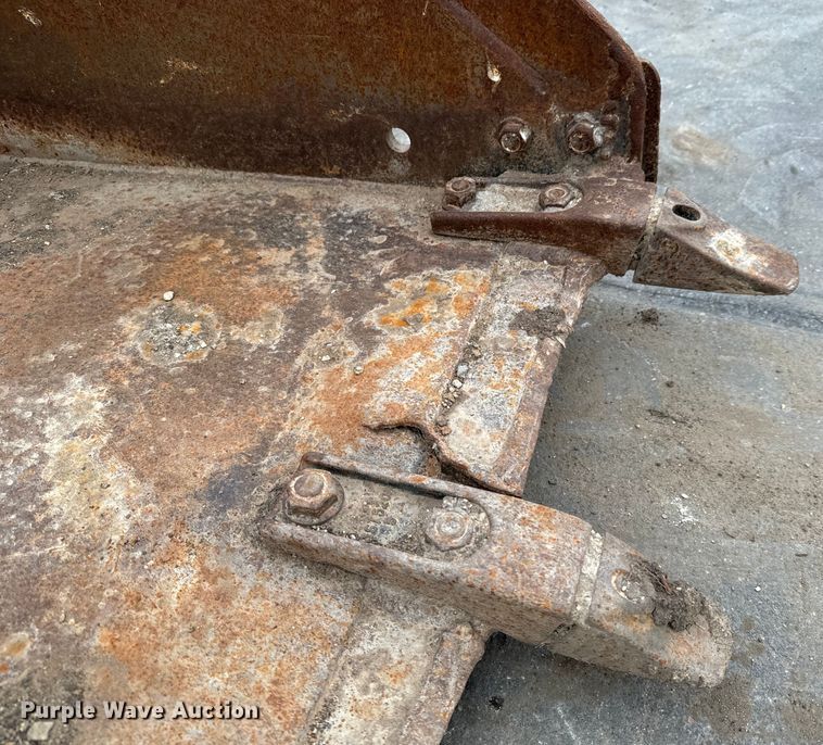 image for item NU9499 Bobcat skid steer bucket