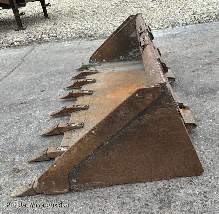 image for item NU9500 Bobcat  skid steer bucket