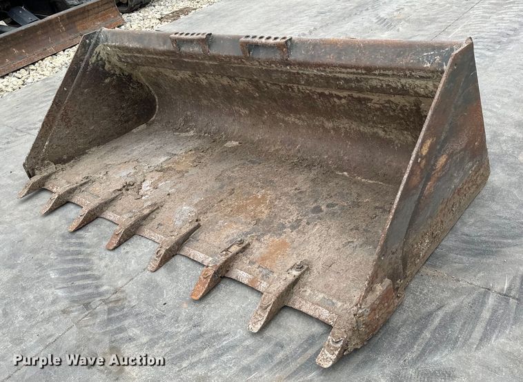 image for item NU9502 Bobcat  80 HD C/I skid steer bucket