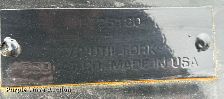 image for item NU9503 Bobcat  skid steer utility grapple