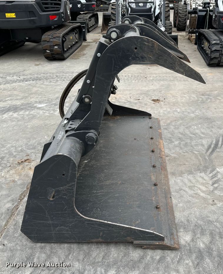 image for item NU9504 2022 Bobcat  Grpl 74 Indl Bkt skid steer grapple bucket