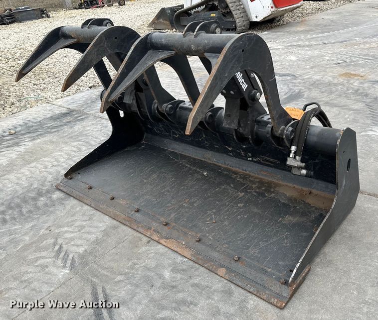 image for item NU9504 2022 Bobcat  Grpl 74 Indl Bkt skid steer grapple bucket