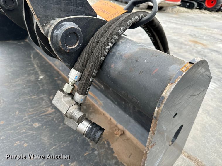 image for item NU9504 2022 Bobcat  Grpl 74 Indl Bkt skid steer grapple bucket