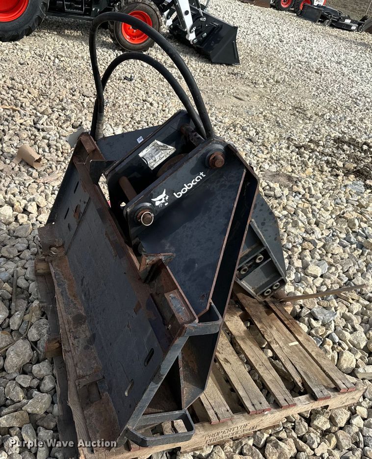 image for item NU9512 Melroe 55010 skid steer breaker