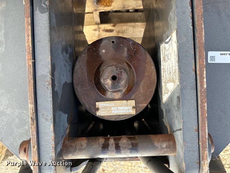 image for item NU9512 Melroe 55010 skid steer breaker