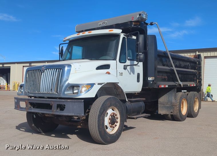 image for item NZ9352 2006 International 7400 dump truck