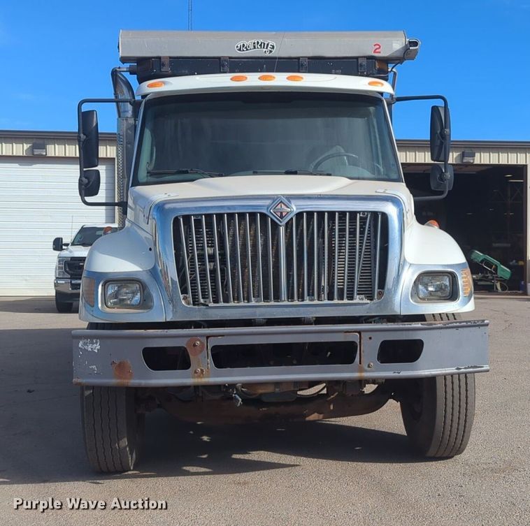 image for item NZ9352 2006 International 7400 dump truck