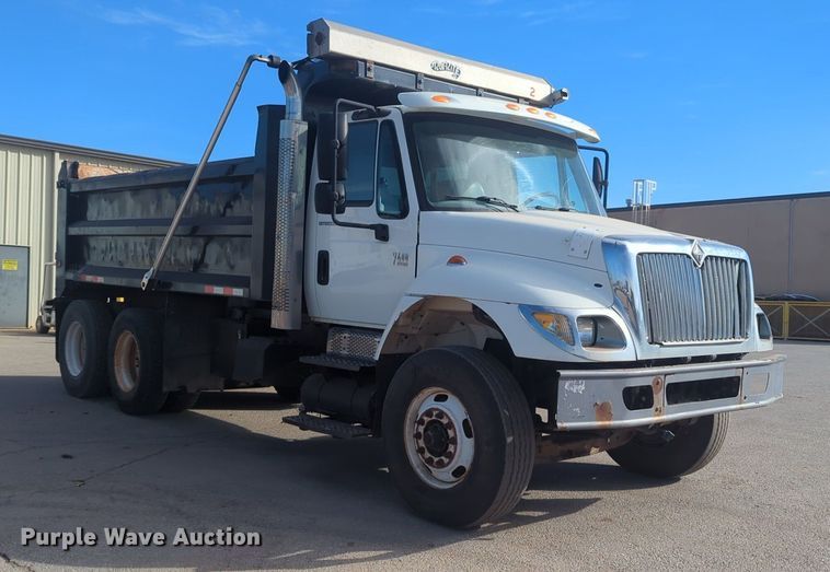 image for item NZ9352 2006 International 7400 dump truck