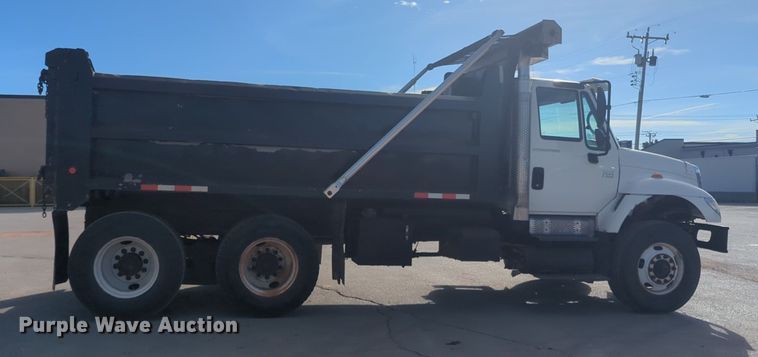image for item NZ9352 2006 International 7400 dump truck