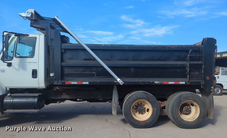 image for item NZ9352 2006 International 7400 dump truck