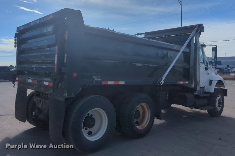 image for item NZ9352 2006 International 7400 dump truck