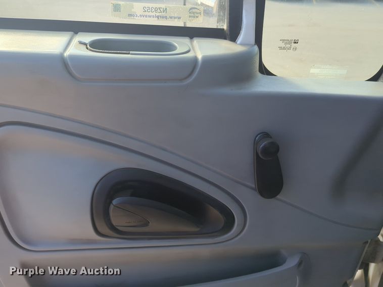 image for item NZ9352 2006 International 7400 dump truck