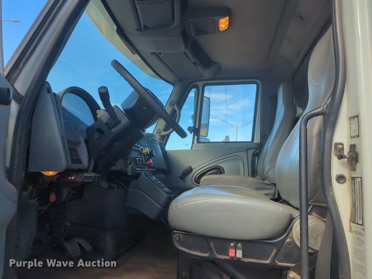 image for item NZ9352 2006 International 7400 dump truck