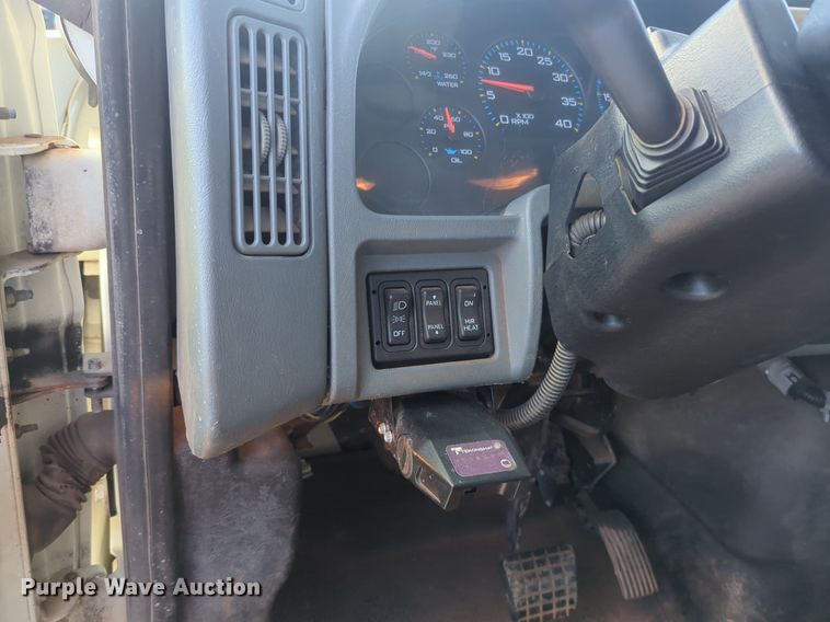 image for item NZ9352 2006 International 7400 dump truck