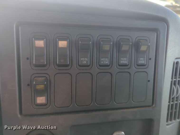 image for item NZ9352 2006 International 7400 dump truck