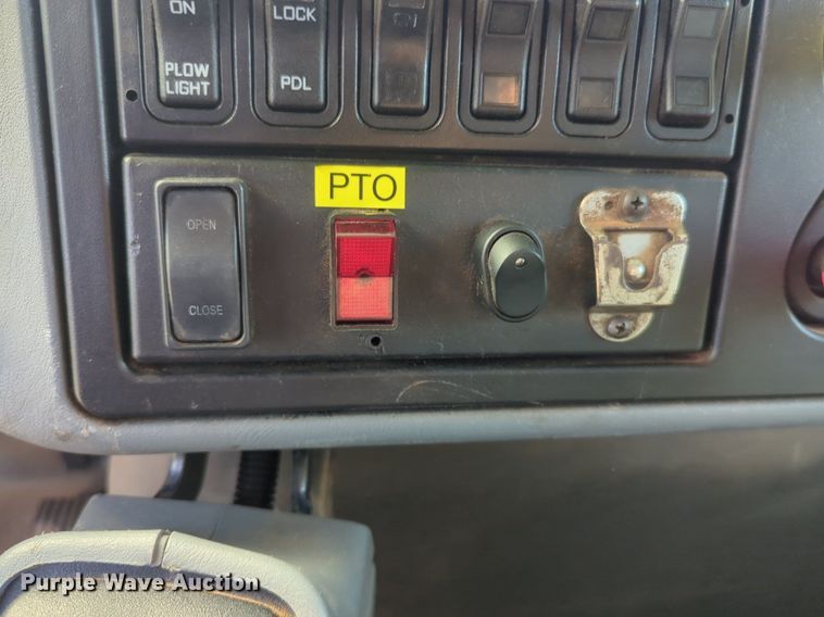 image for item NZ9352 2006 International 7400 dump truck