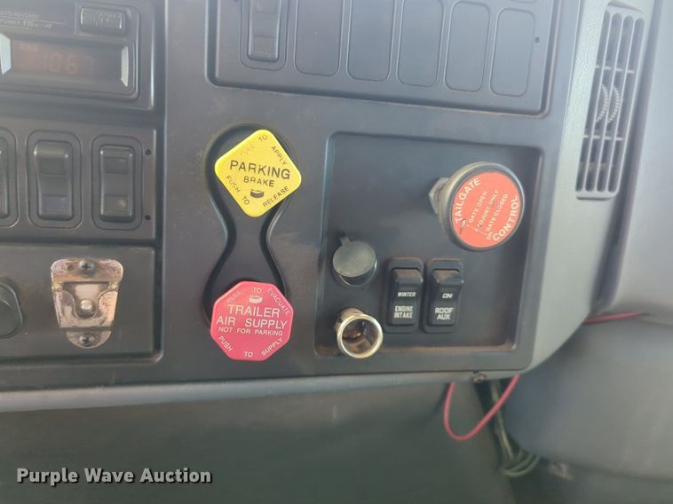 image for item NZ9352 2006 International 7400 dump truck