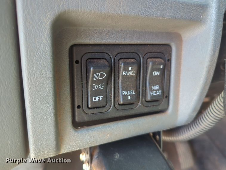 image for item NZ9352 2006 International 7400 dump truck