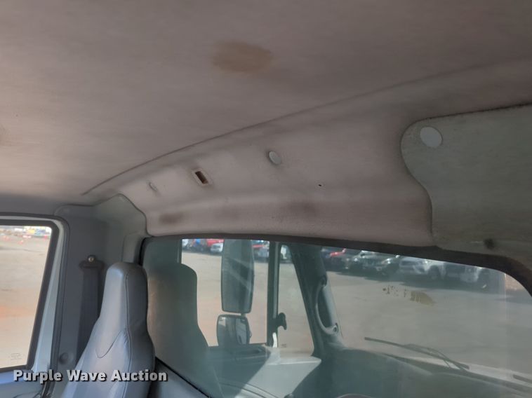 image for item NZ9352 2006 International 7400 dump truck