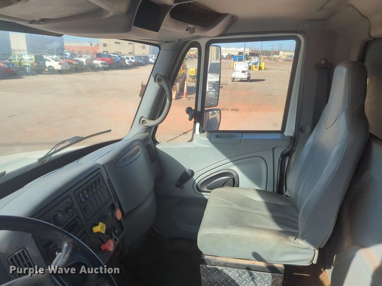 image for item NZ9352 2006 International 7400 dump truck