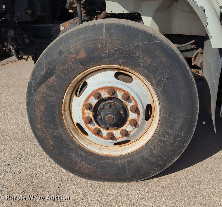 image for item NZ9352 2006 International 7400 dump truck