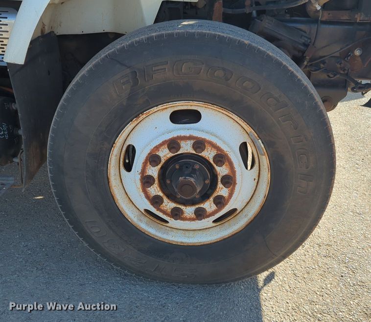 image for item NZ9352 2006 International 7400 dump truck