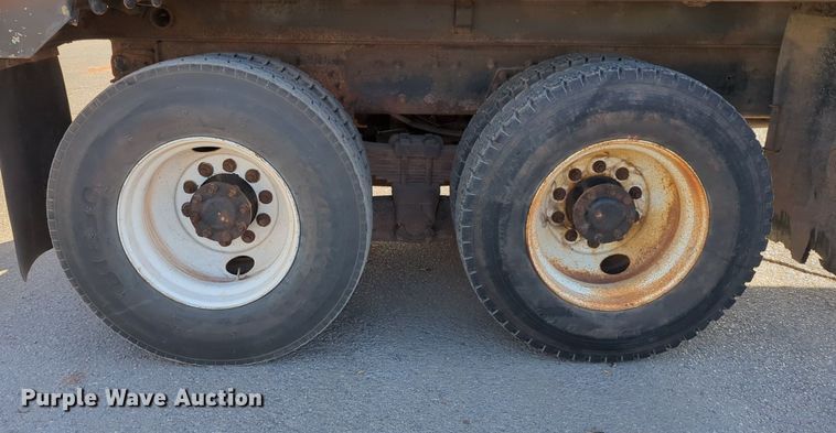 image for item NZ9352 2006 International 7400 dump truck