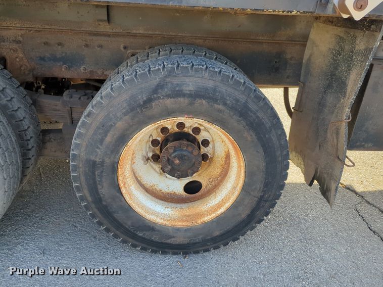 image for item NZ9352 2006 International 7400 dump truck