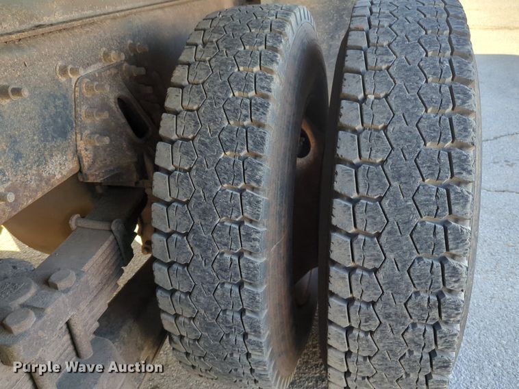 image for item NZ9352 2006 International 7400 dump truck