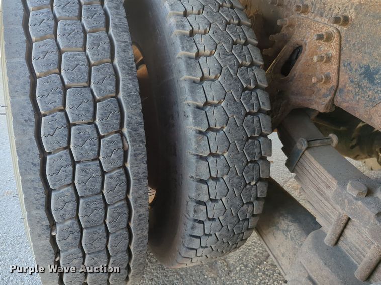 image for item NZ9352 2006 International 7400 dump truck