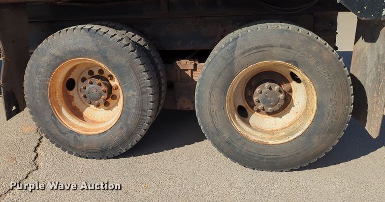 image for item NZ9352 2006 International 7400 dump truck