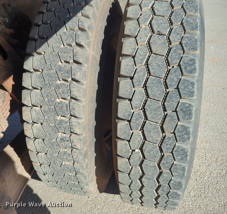 image for item NZ9352 2006 International 7400 dump truck