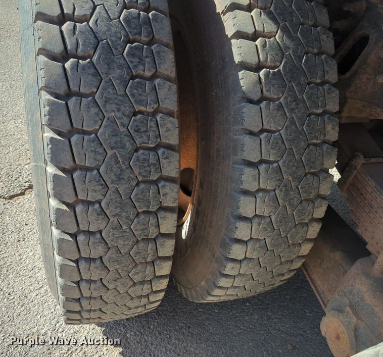 image for item NZ9352 2006 International 7400 dump truck