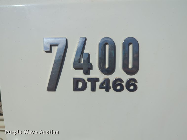 image for item NZ9352 2006 International 7400 dump truck