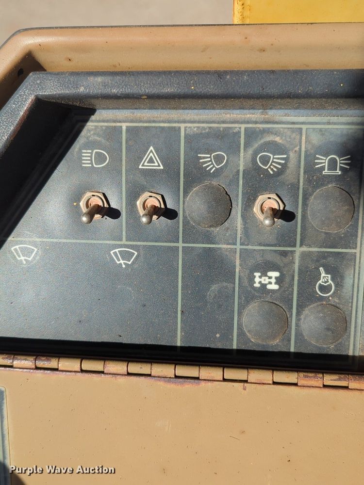 image for item NZ9354 1992 Caterpillar 416 backhoe