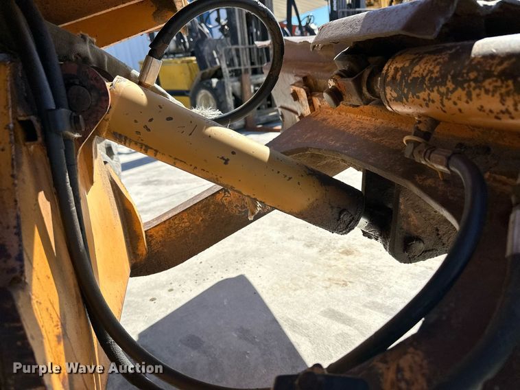 image for item OA9570 1992 Case 660 trencher