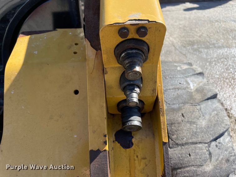 image for item OG9794 2015 Caterpillar  262D skid steer loader