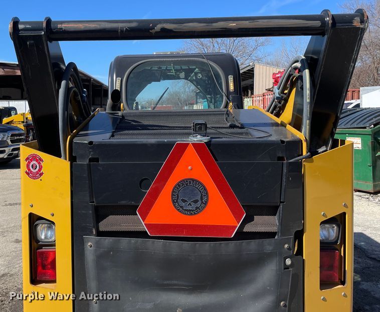 image for item OG9794 2015 Caterpillar  262D skid steer loader